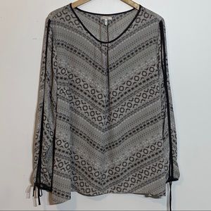 EUC Maurices cold shoulder long‎ sleeve blouse